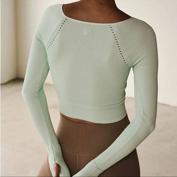 NWOT Free People Cut It Out Crop Long Sleeve Thumb Holes Seafoam Size XS/S - Picture 3 of 3